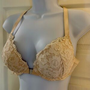 Lace Front-Closure Push-Up Bra in Beige